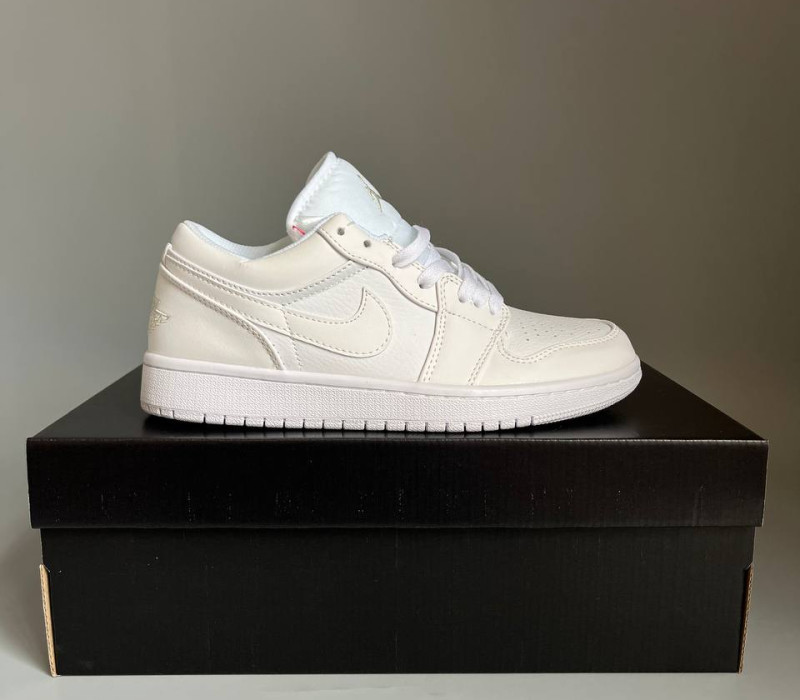 Nike Air Jordan 1 Low Triple White БРАК 1000