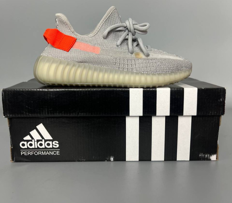 Adidas Yeezy 350 Tail Light БРАК 133
