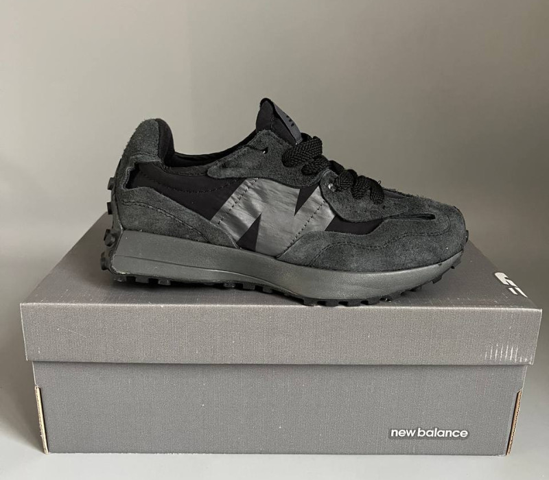 New Balance 327 Triple Black БРАК 588